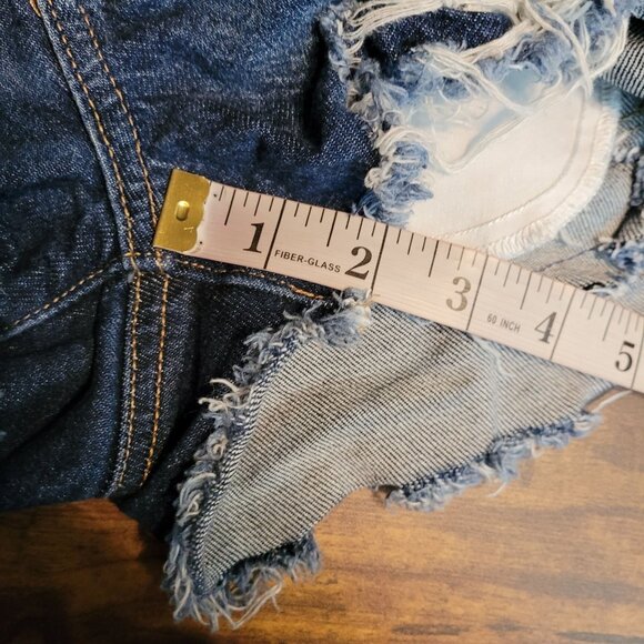 American Eagle Mom Shorts Size 00 Strigid Medium Dark Wash Ripped - Picture 9 of 9